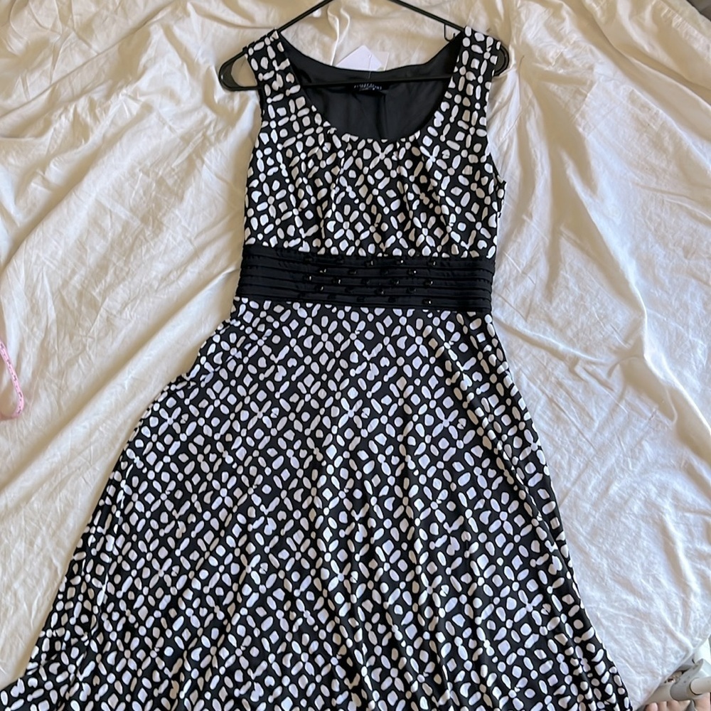 PERCEPTIONS - New York - Black and White Sleeveless A-Line Midi Dress (Size 10)